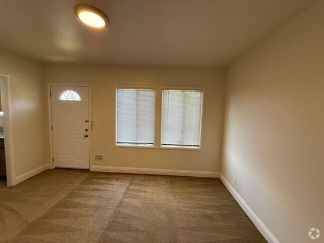 Building Photo - 5925-5933 San Diego St. Unit 5929 Rental