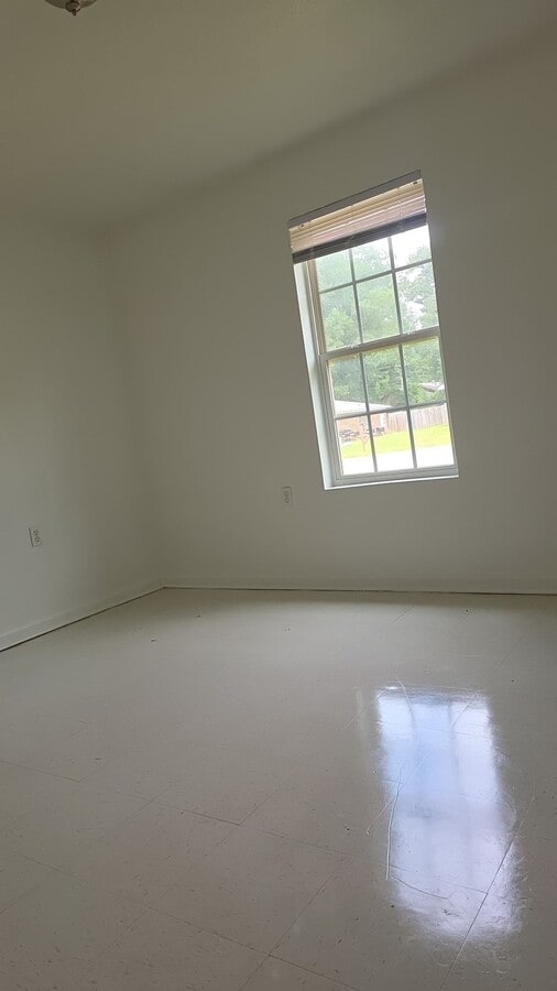 Photo - 114 Greene Ln