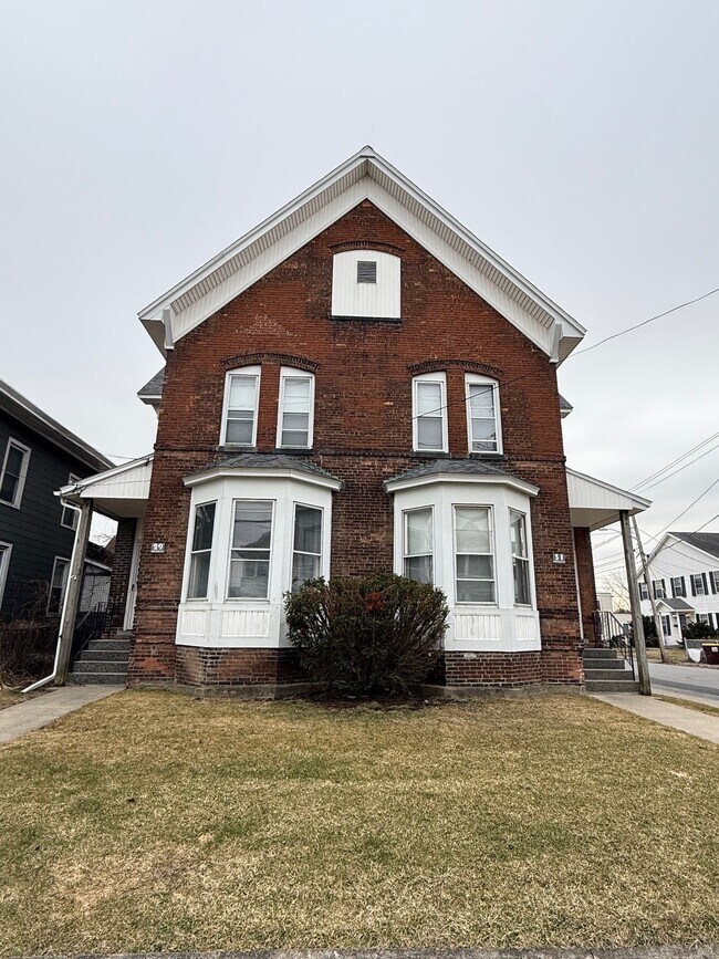 Building Photo - 31 Saratoga Ave Unit Apartment #2