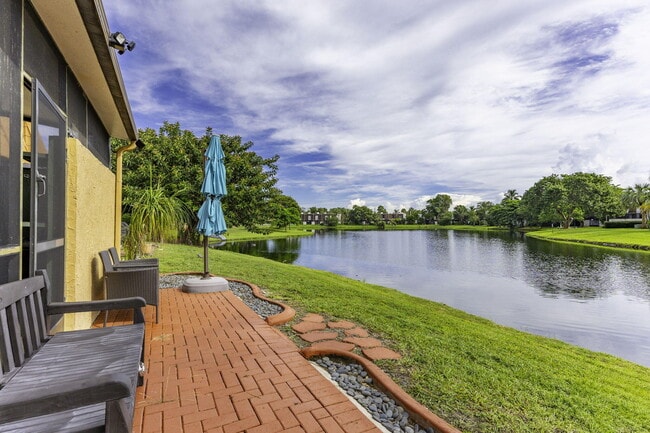 Photo - 9119 Limetree Ln Unit 169