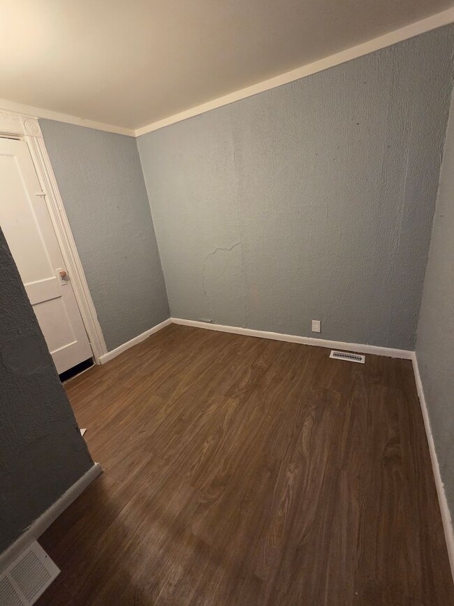 Photo - Lower 2 bedroom unit east side