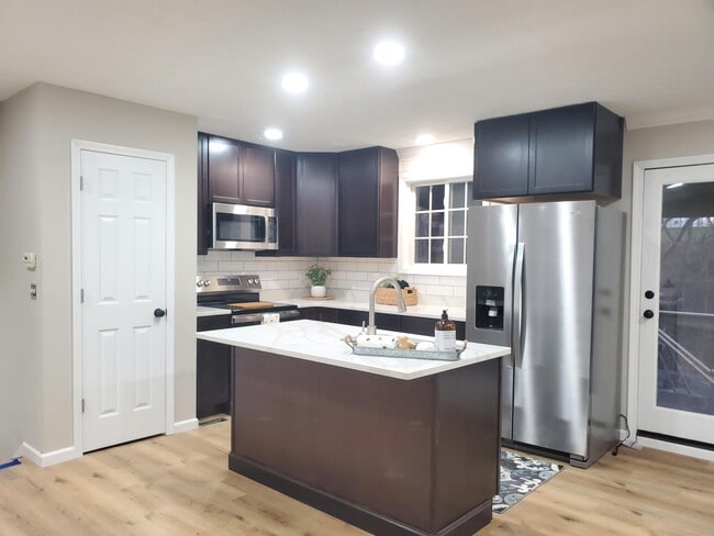 Photo - 130 Merlin Pl