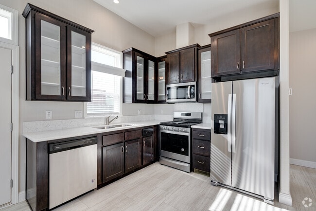 3BR,2BA - 1000SF