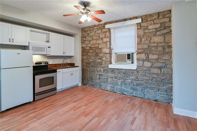 Photo - 340 W Washington St