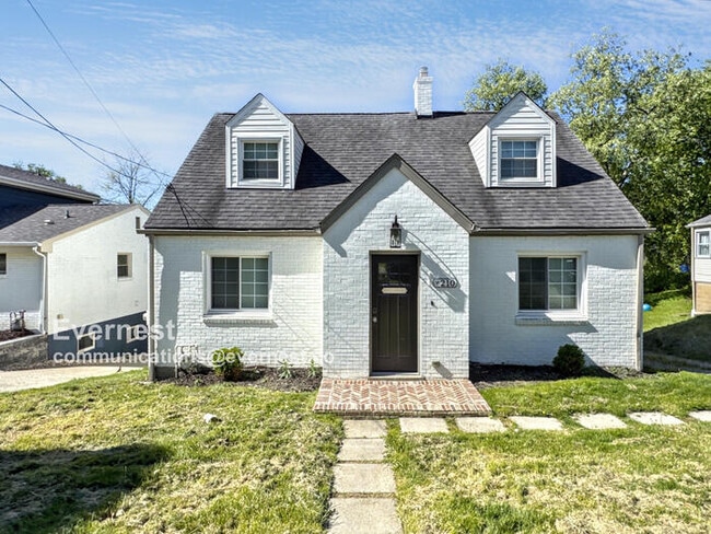 Photo - 210 Rosecrest Dr House