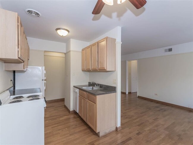 Photo - Winthrop Place