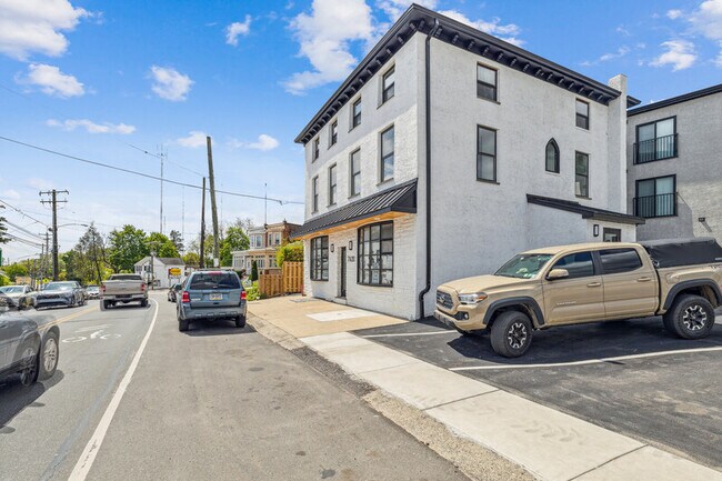 7620 Ridge Ave