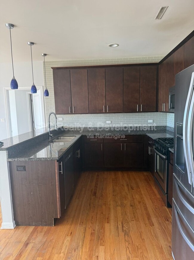 Photo - 2520 S Oakley Ave Unidad 201