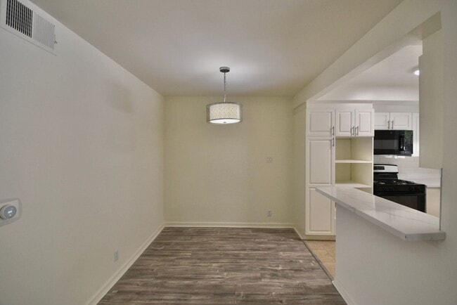 Photo - 14706 Dickens St Unidad 06