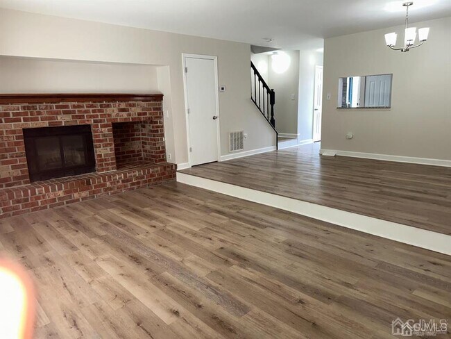 Photo - 14 Albury Way