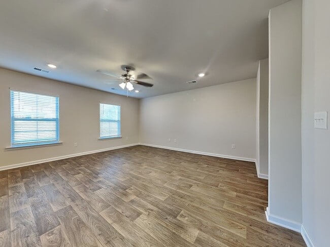 Photo - 437 Red Poll Wy