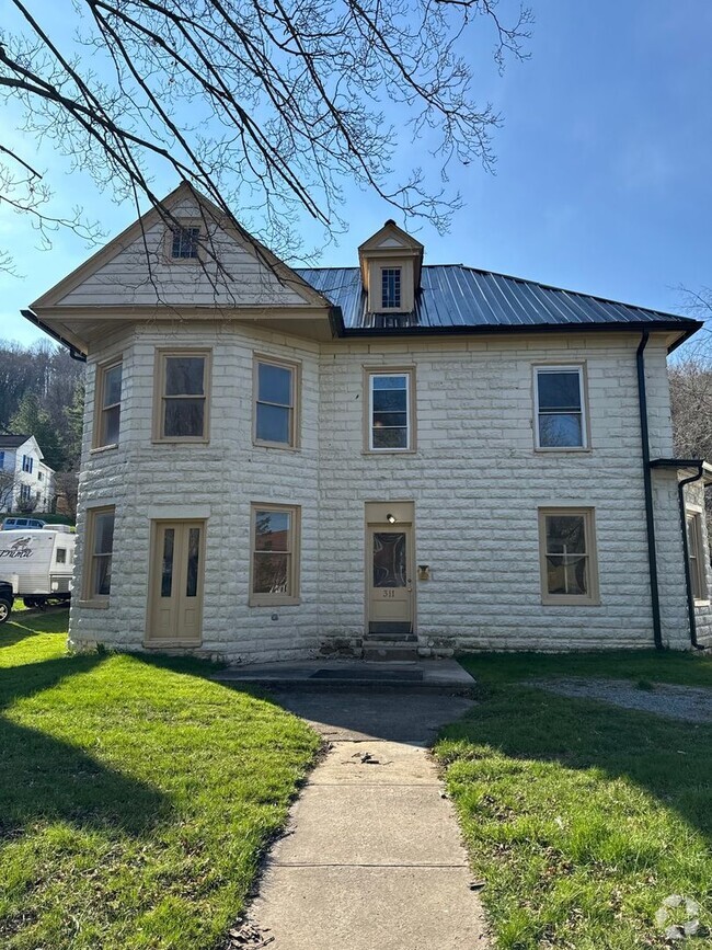 Building Photo - Spacious 4BR House in Bluefield