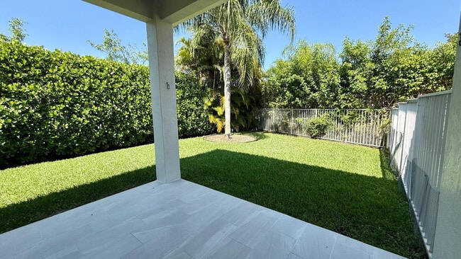 Photo - 522 Live Oak Ln