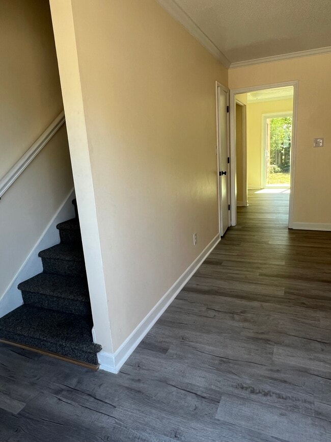 Photo - 323 E Blackstock Rd