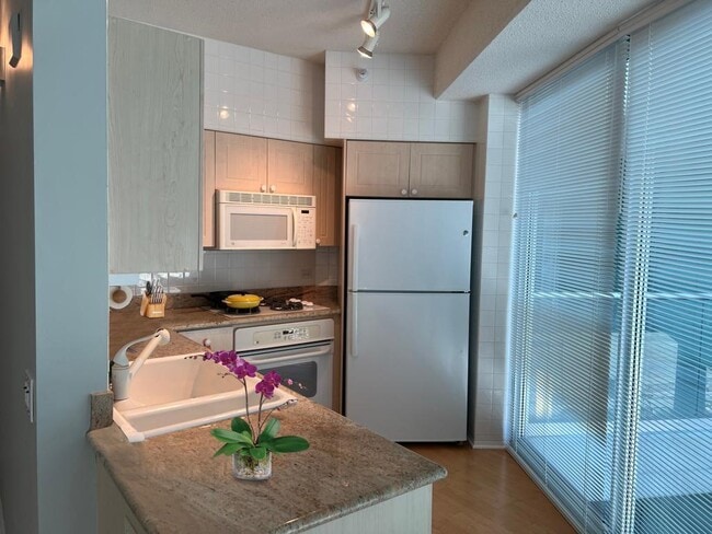 Photo - 1720 Maple Ave Unit 204