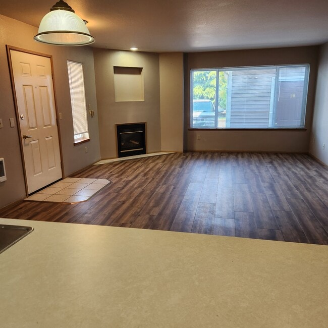 Building Photo - 3602A Michelle Ln Unit Quiet Downstairs 4-plex