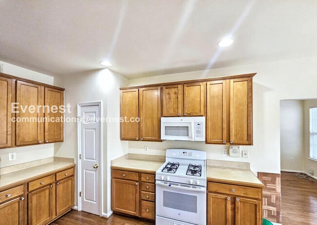 Photo - 115 Executive Cir