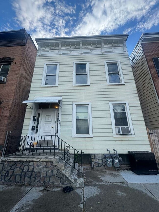 Building Photo - 427 1st St Unit 427 1st St