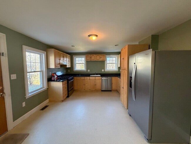 Photo - Move-In Ready Townhouse in North Billerica – Unbeatable Transit Access!