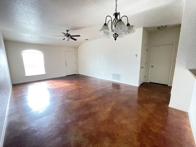 Photo - 3800 John Chisholm Loop Unidad A