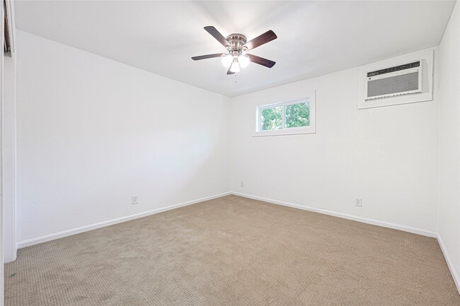 Building Photo - 5718 Eskridge St Unit 11 Rental