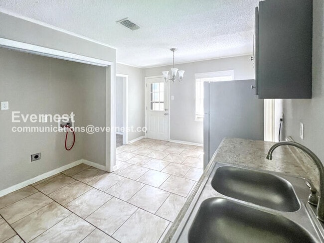 Photo - 110 Border Cir