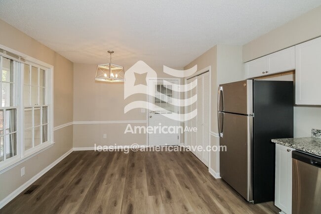 Photo - 216 Pond Ridge Rd E