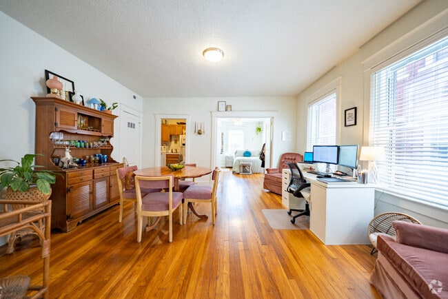 Building Photo - 3509 Wyandotte St Unit 3N Rental