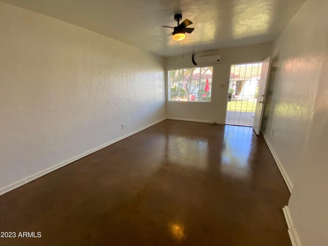 1530 W Mulberry Dr