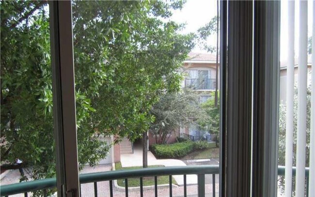 Building Photo - 2107 SE 10th Ave