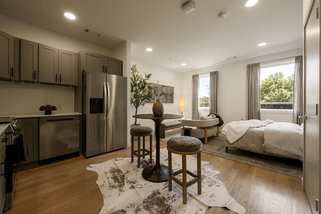 DELUX WeHo