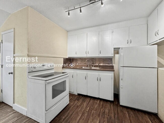 Photo - 247 S Hazel Ct