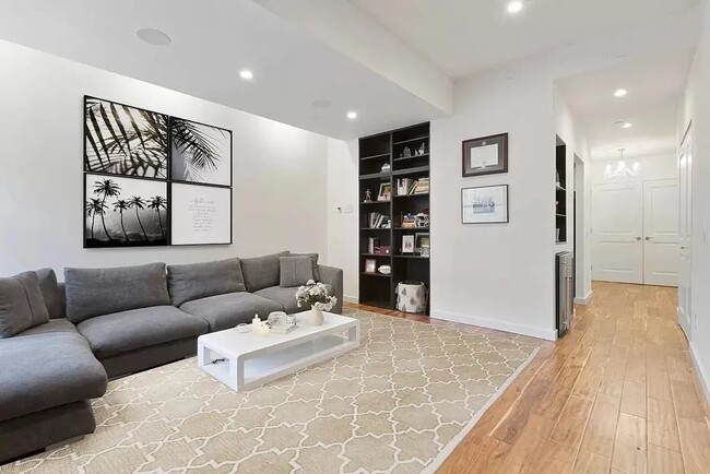 Building Photo - 88 Greenwich St Rental