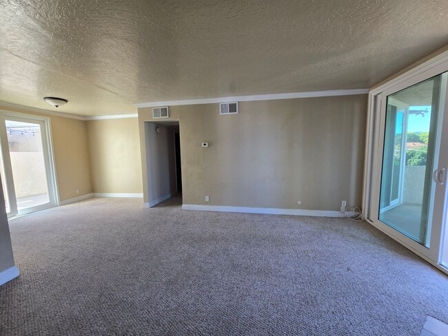 Photo - 4705 Kester Ave Unidad 305