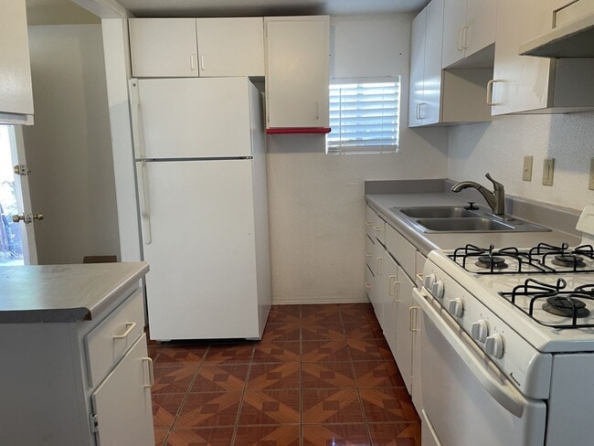 Photo - PLACE-ALL741 Unit 741 S Allen St #D