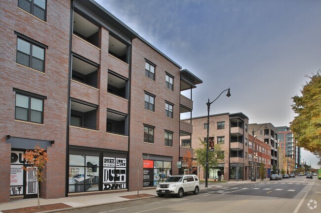 Building Photo - 909 W Montana St Rental