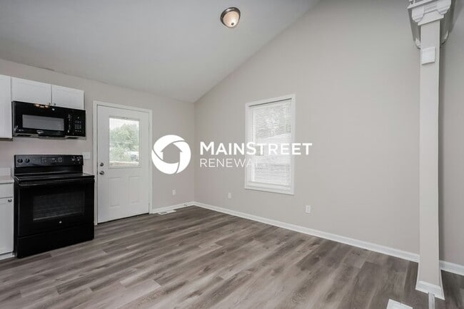 3 Bedroom Pet-Friendly Home in Shepherdsville, KY with Main Street Renewal