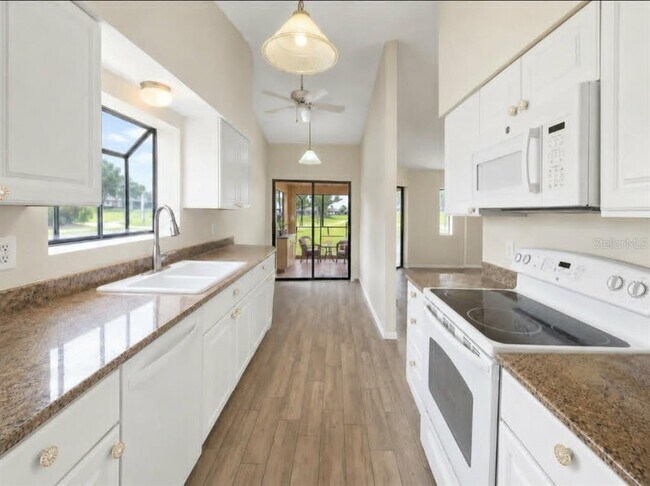1203 Saxony Cir Unit A