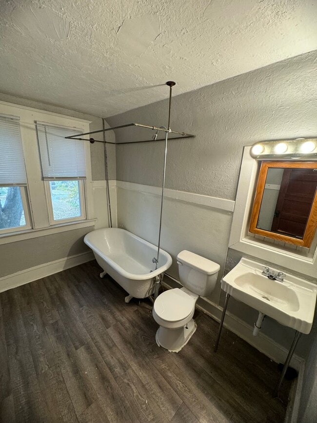 Photo - 1009 W 15th St Unidad 1009 1/2 West 15th Street