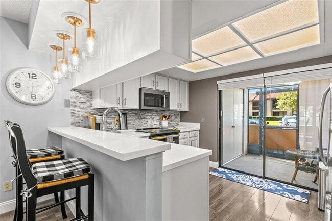 Photo - 237 Woodlake Wynde Unit 237