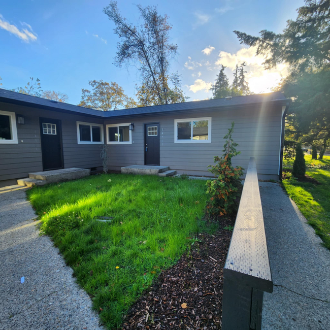 Building Photo - 14505-14505 Woodlawn St SW Rental