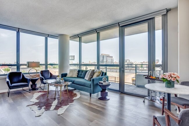 Photo - 410 N Milwaukee Ave Unit 2