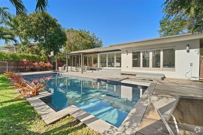 Building Photo - 18 Samana Dr Rental