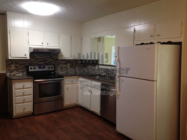 Photo - 695 Georgia Ave