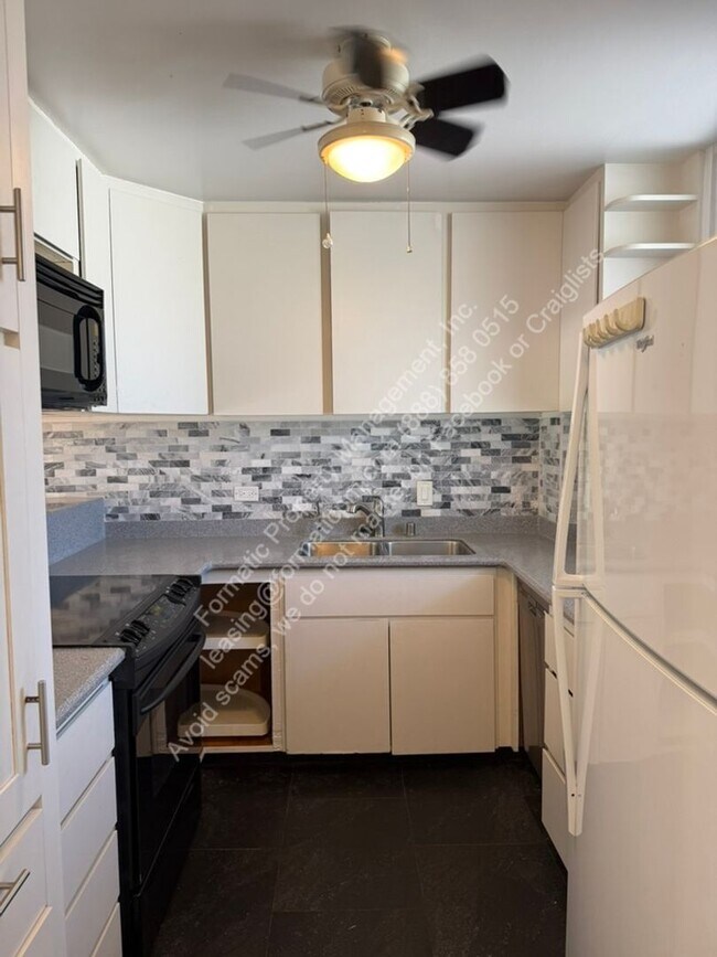 Photo - Pet Friendly 2-Bedroom With in Unit Laundry Apartment with Pool & Covered Parking in Honolulu! Unidad 214