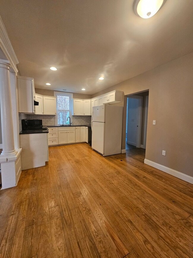 Photo - 320 W Main St