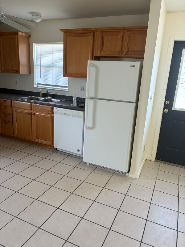 Photo - 2256 East 12th Street Unidad 2256 B E 12 Street