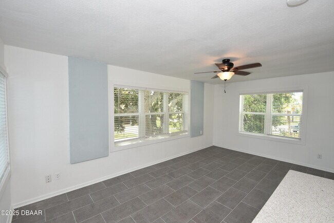 Photo - 403 N Oleander Ave