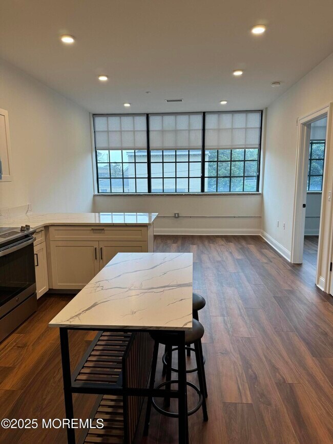 Building Photo - 179 Chelsea Ave Unit 205 Rental