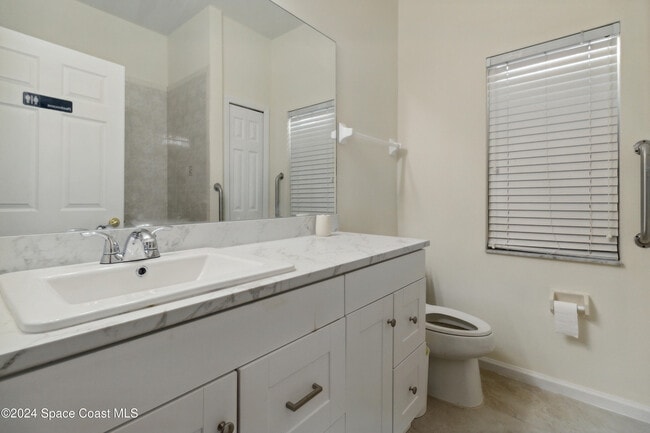 Photo - 1581 Zaffer St NW